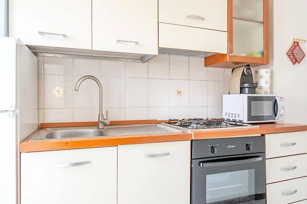 Guest Planet - Intero Bilocale Crescenzago M2 Apartment Milan 0*,  Italy