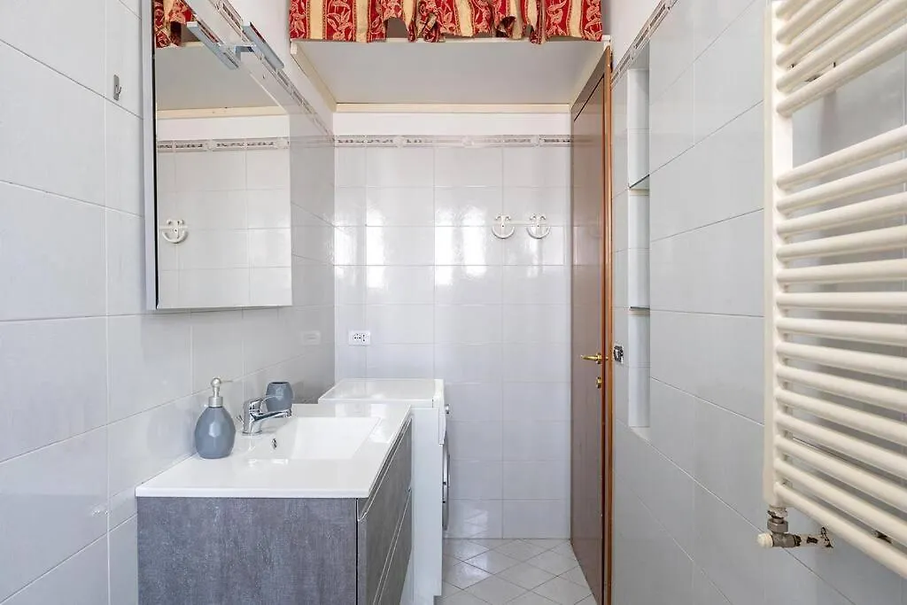Guest Planet - Intero Bilocale Crescenzago M2 Apartment Milan 0*,  Italy